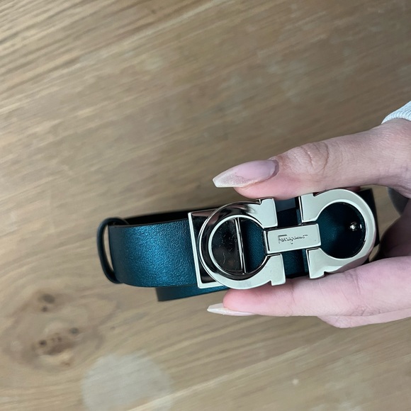 Womens Ferragamo Black and Teal Reversible Belt - Picture 3 of 9